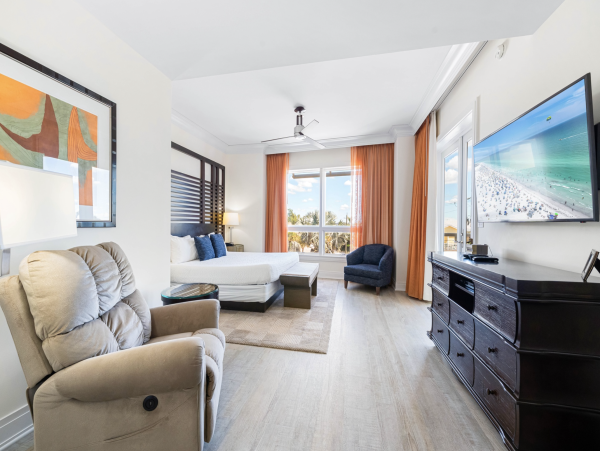 Siesta Key luxury  On Beach Walk to Restaurants & Shopping